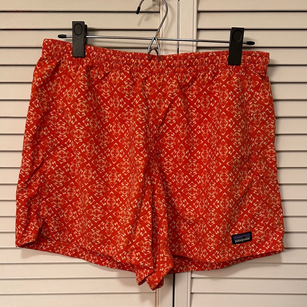 Patagonia Women's Print Orange Athletic Shorts Medium